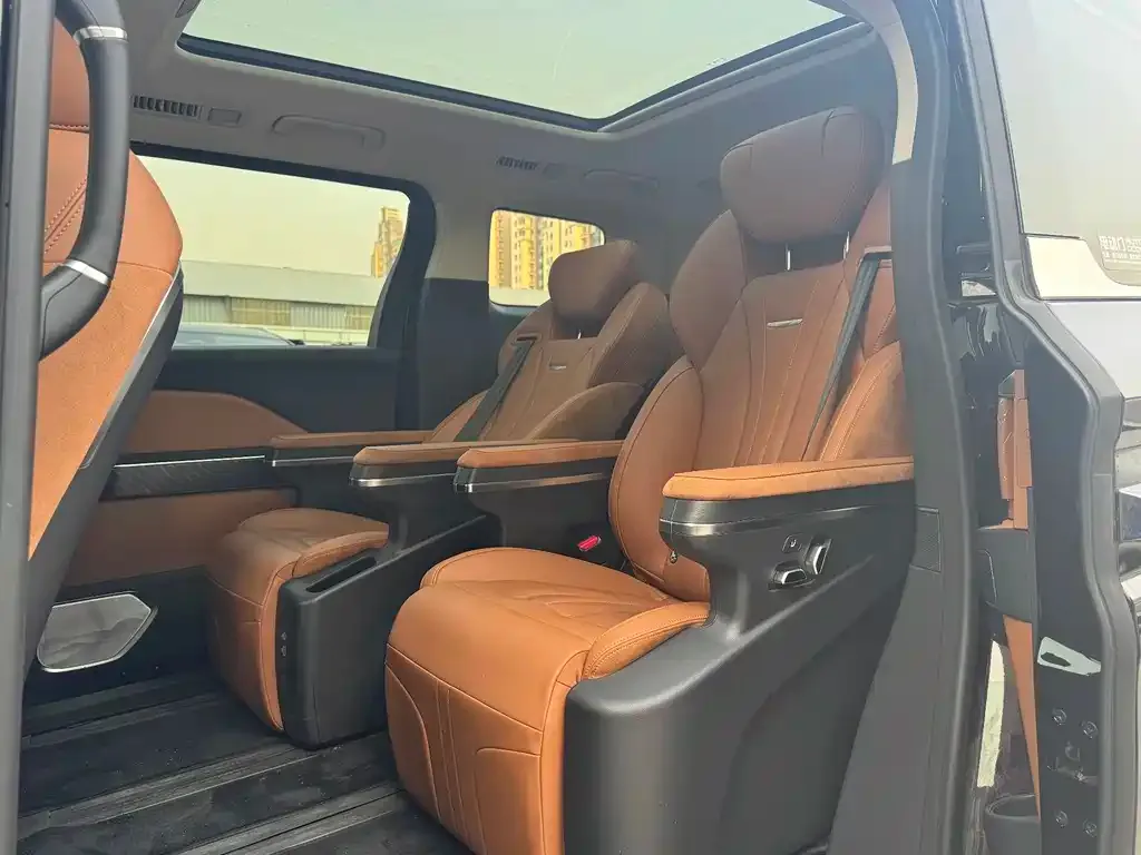 Hongqi HQ9 PHEV 2024 из CN, фото 2