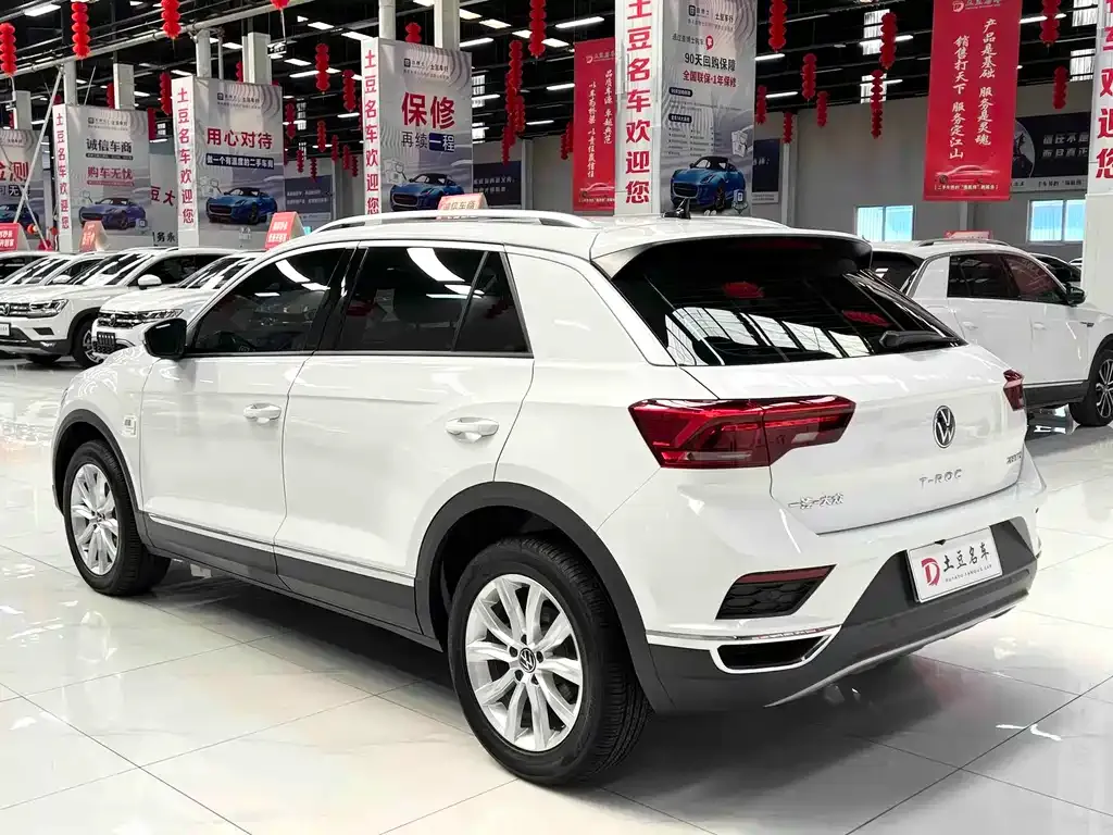 Volkswagen T-Roc — фото 10