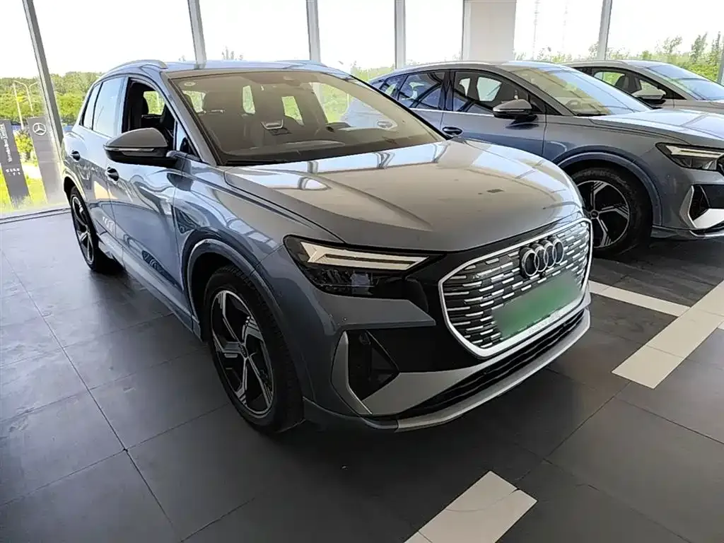 Audi Q4 e-tron — фото 6