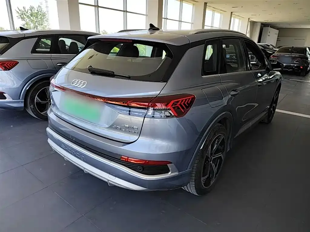 Audi Q4 e-tron — фото 8