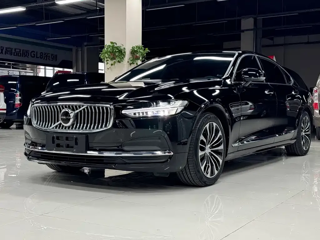 Volvo S90 — фото 1