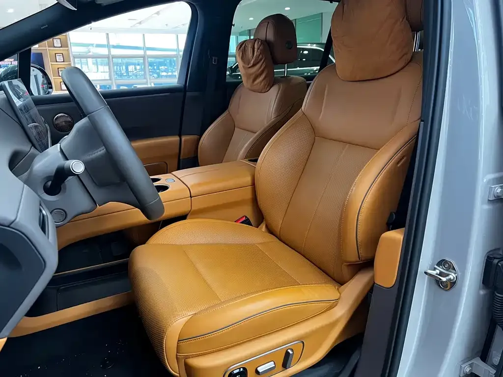 Li Auto i8 — фото 5