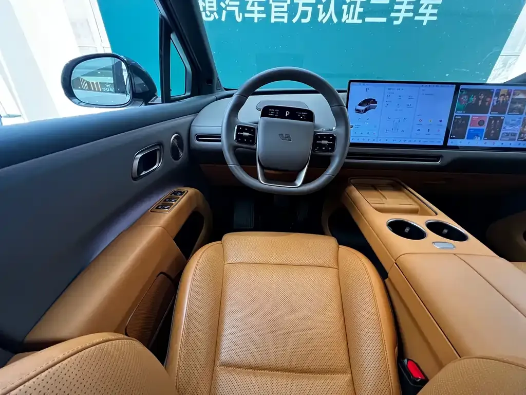 Li Auto i8 — фото 7