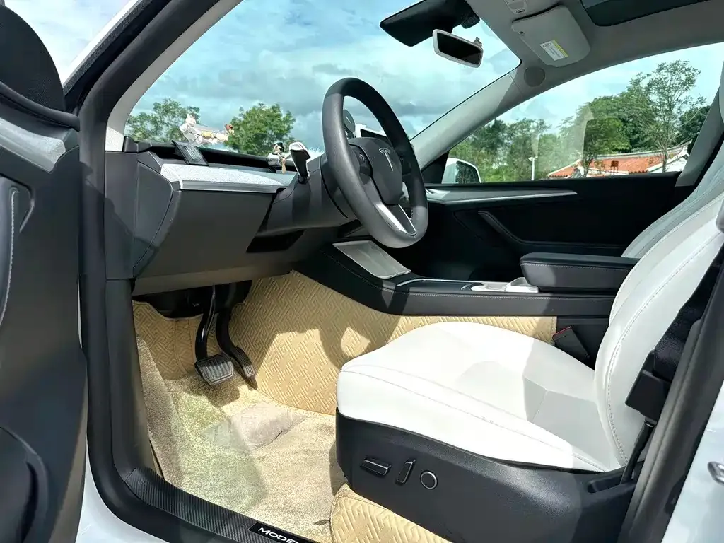 Tesla Model Y — фото 4