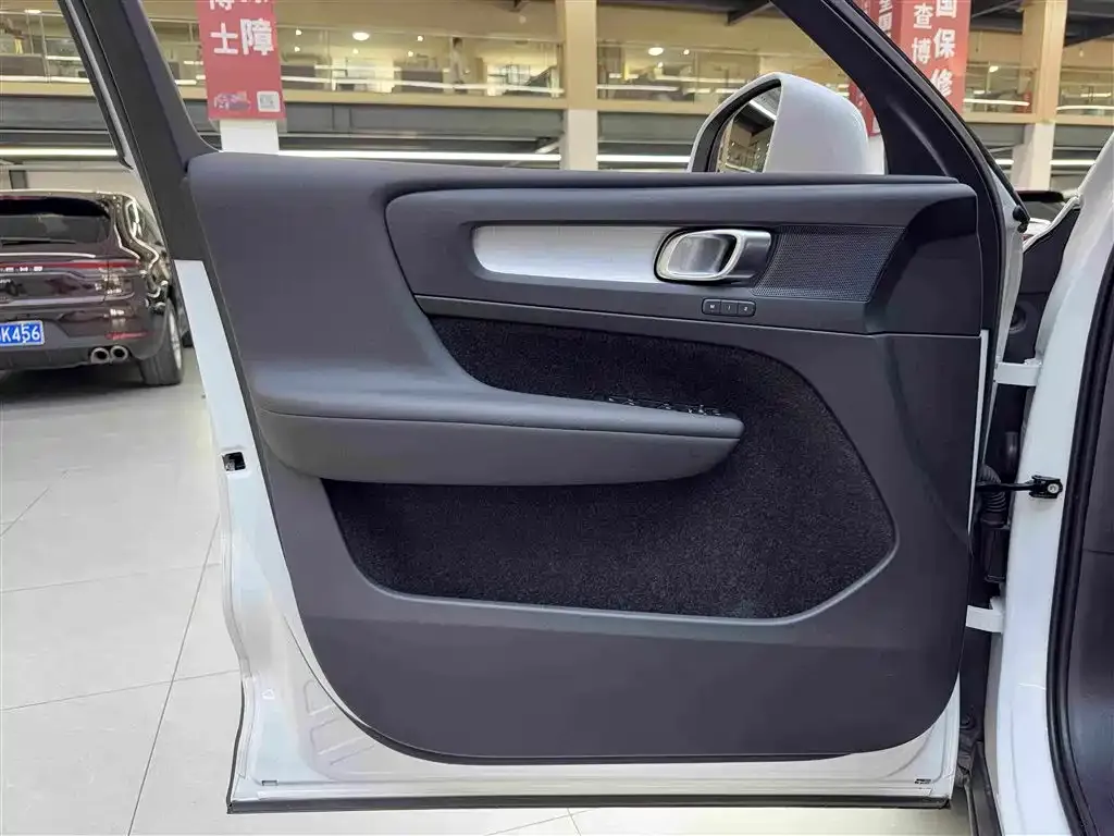 Volvo XC40 2021 из CN, фото 7