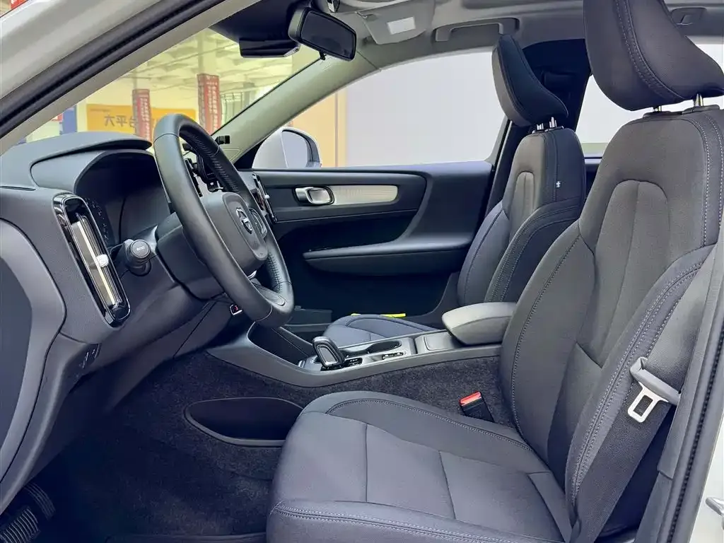 Volvo XC40 2021 из CN, фото 3
