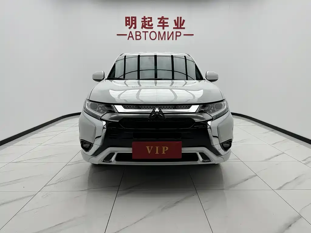Mitsubishi Outlander 2023 из CN, фото 2