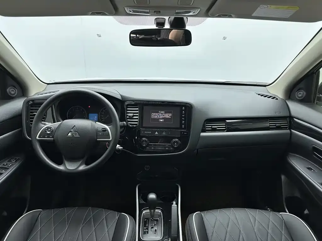 Mitsubishi Outlander 2023 из CN, фото 8