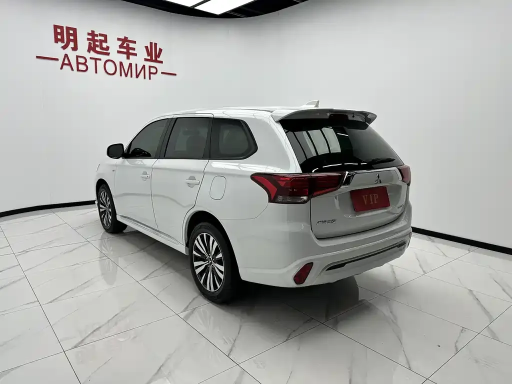 Mitsubishi Outlander 2023 из CN, фото 6