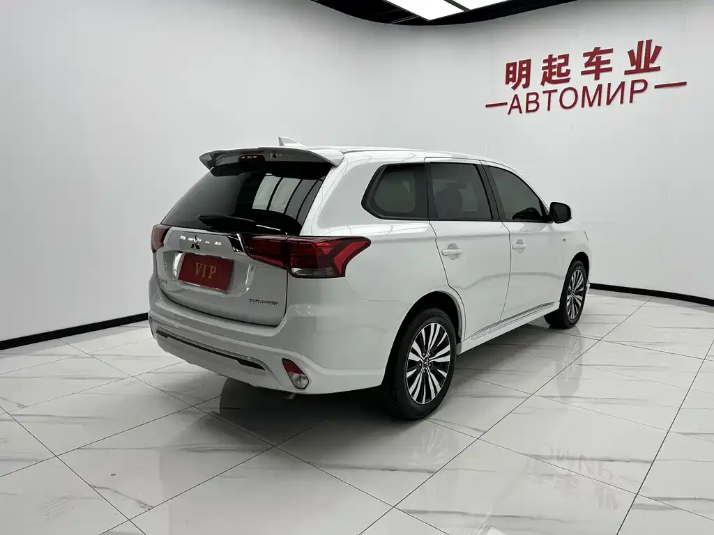 Mitsubishi Outlander 2023 из CN, фото 7