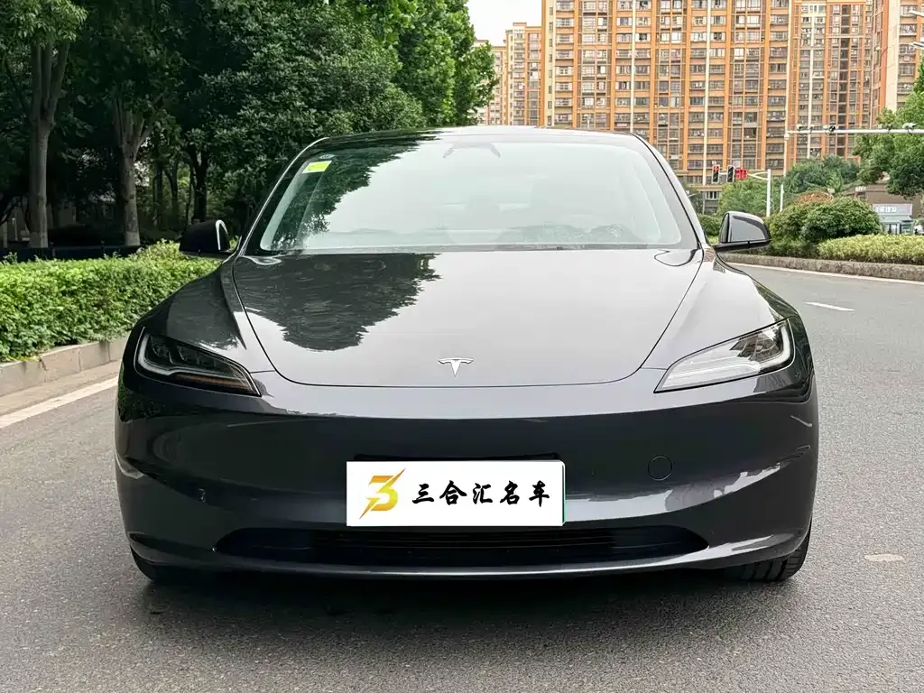 Tesla Model 3 — фото 9