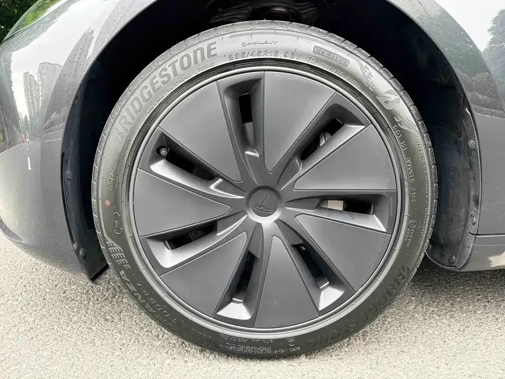 Tesla Model 3 — фото 6
