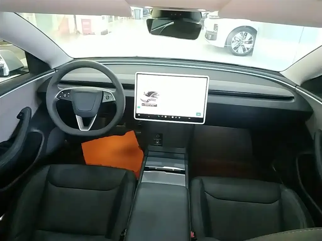 Tesla Model 3 — фото 3