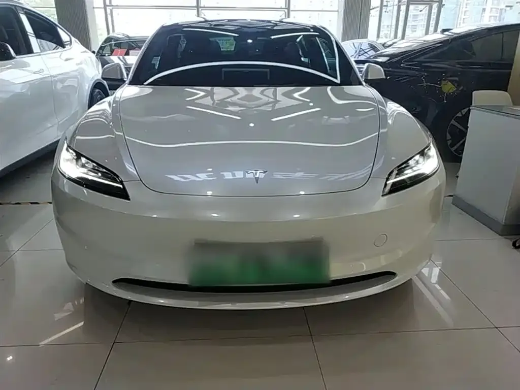 Tesla Model 3 — фото 5
