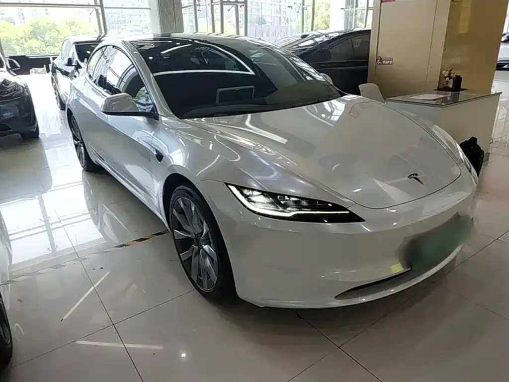 Tesla Model 3 — фото 7