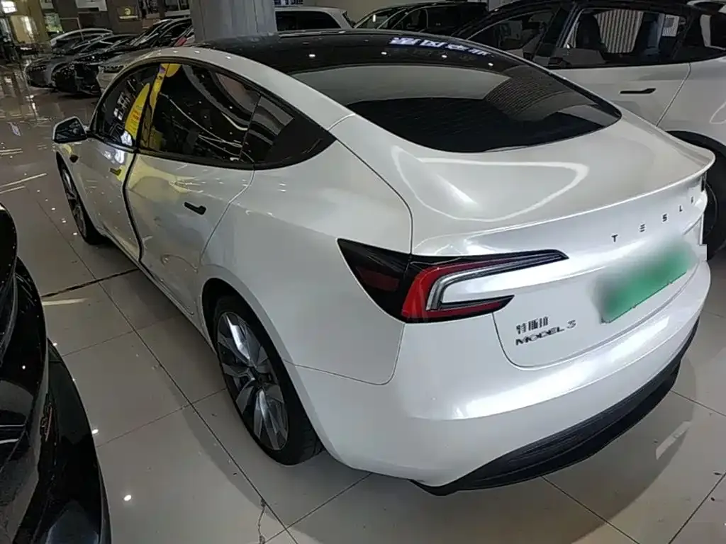 Tesla Model 3 — фото 10