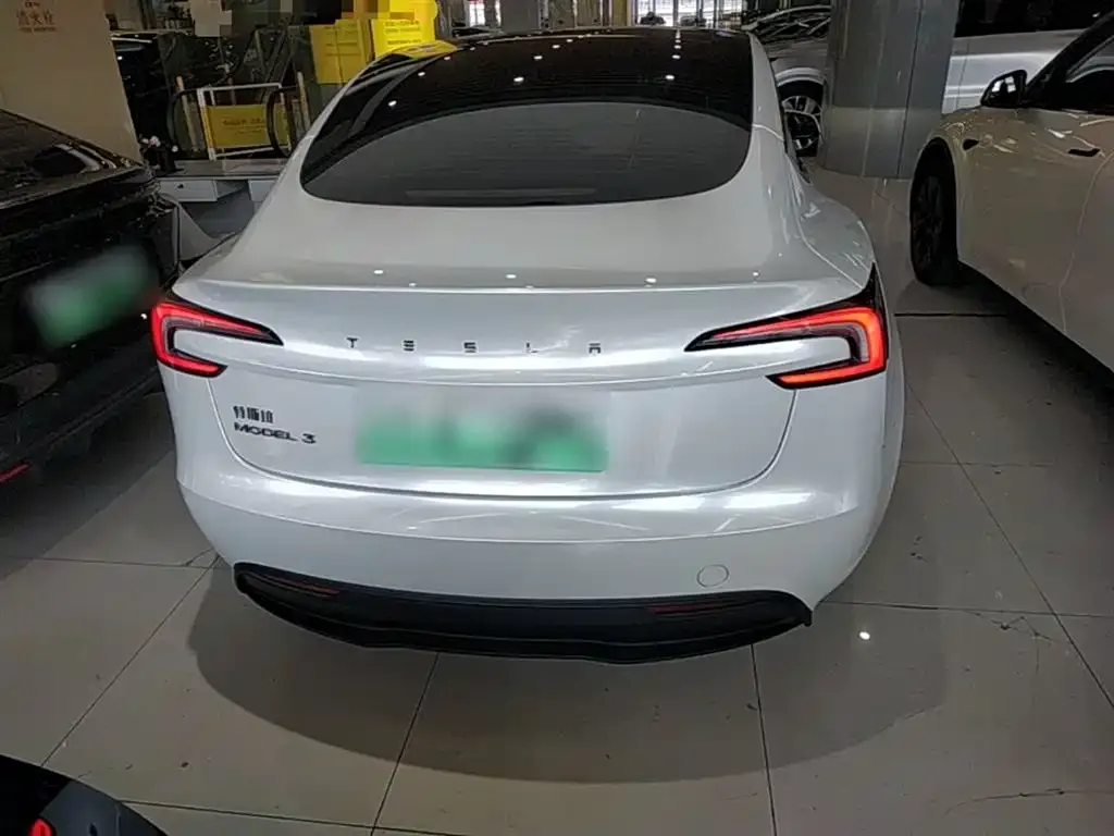 Tesla Model 3 — фото 4