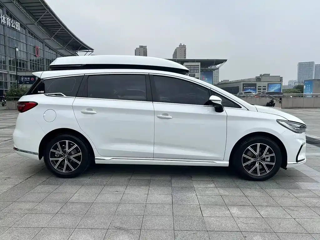 BYD MAX New Energy — фото 2
