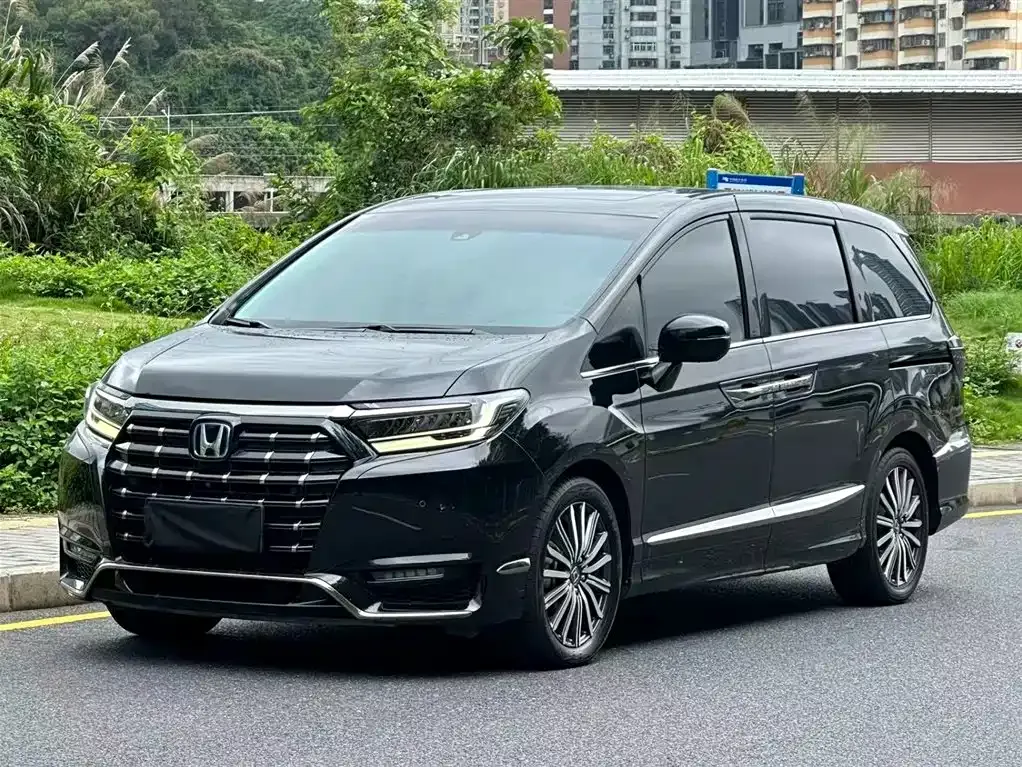 Honda Elysion — фото 1