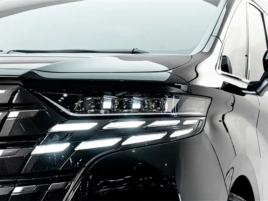 Toyota Alphard — фото 6