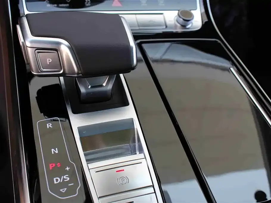 Audi A8 — фото 3