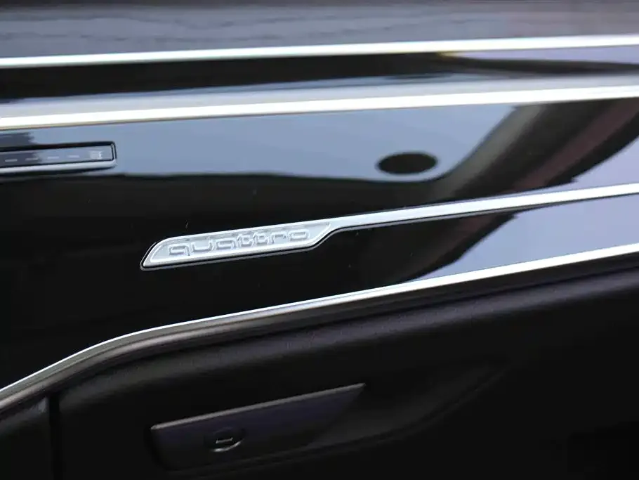 Audi A8 — фото 2