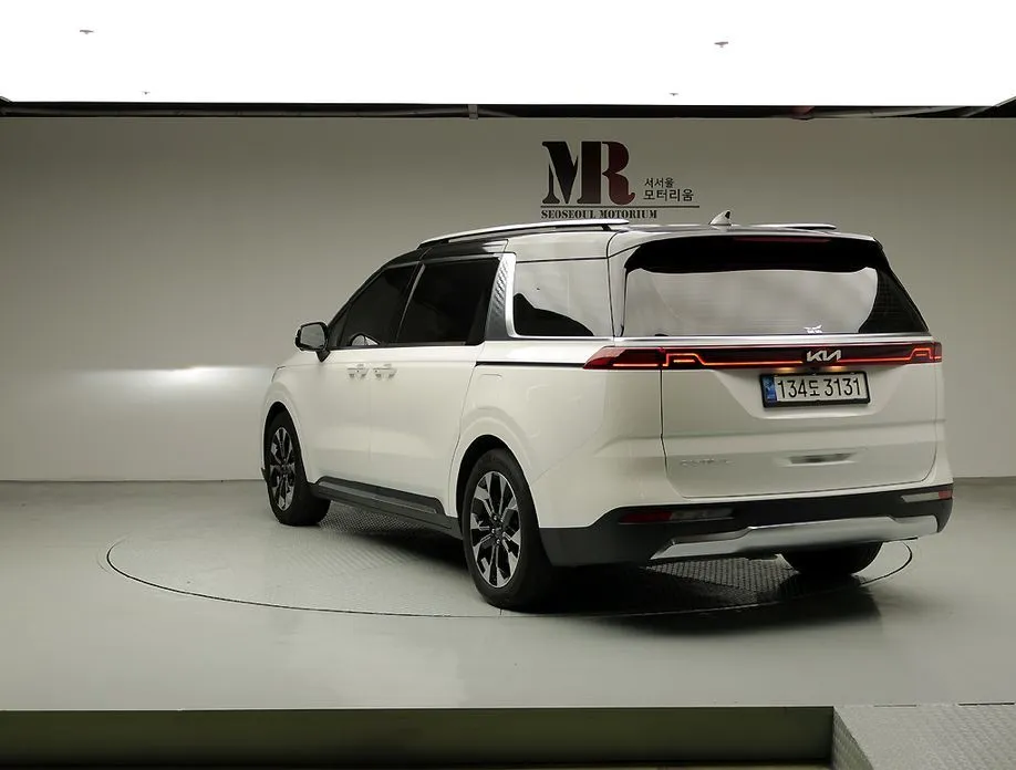 Kia Carnival — фото 10