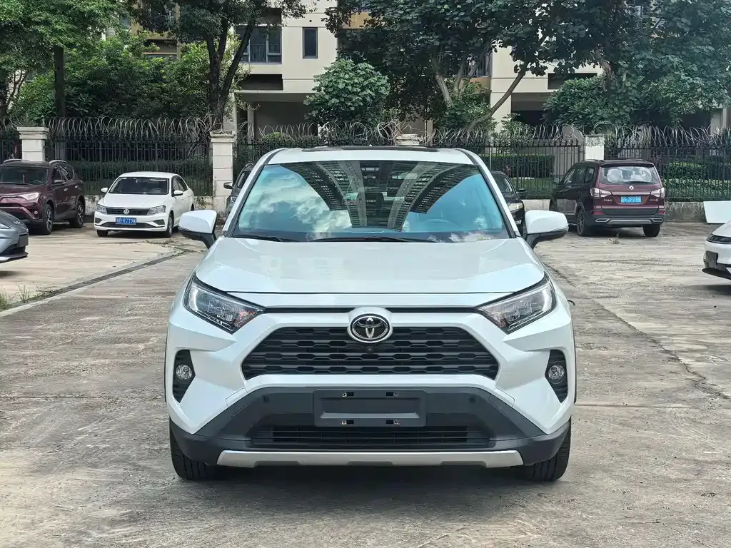 Toyota RAV4 — фото 9