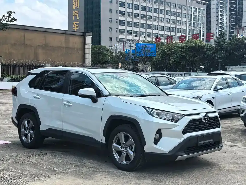 Toyota RAV4 — фото 10