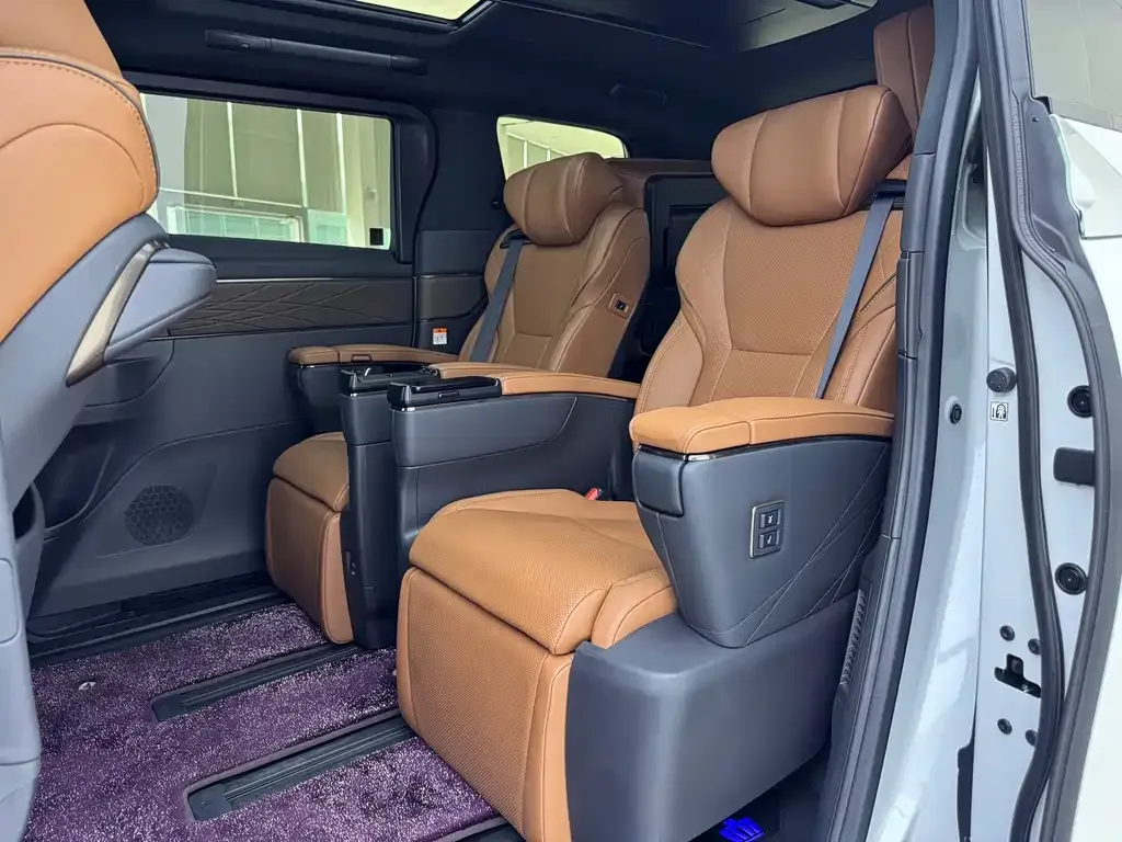 Toyota Vellfire — фото 7