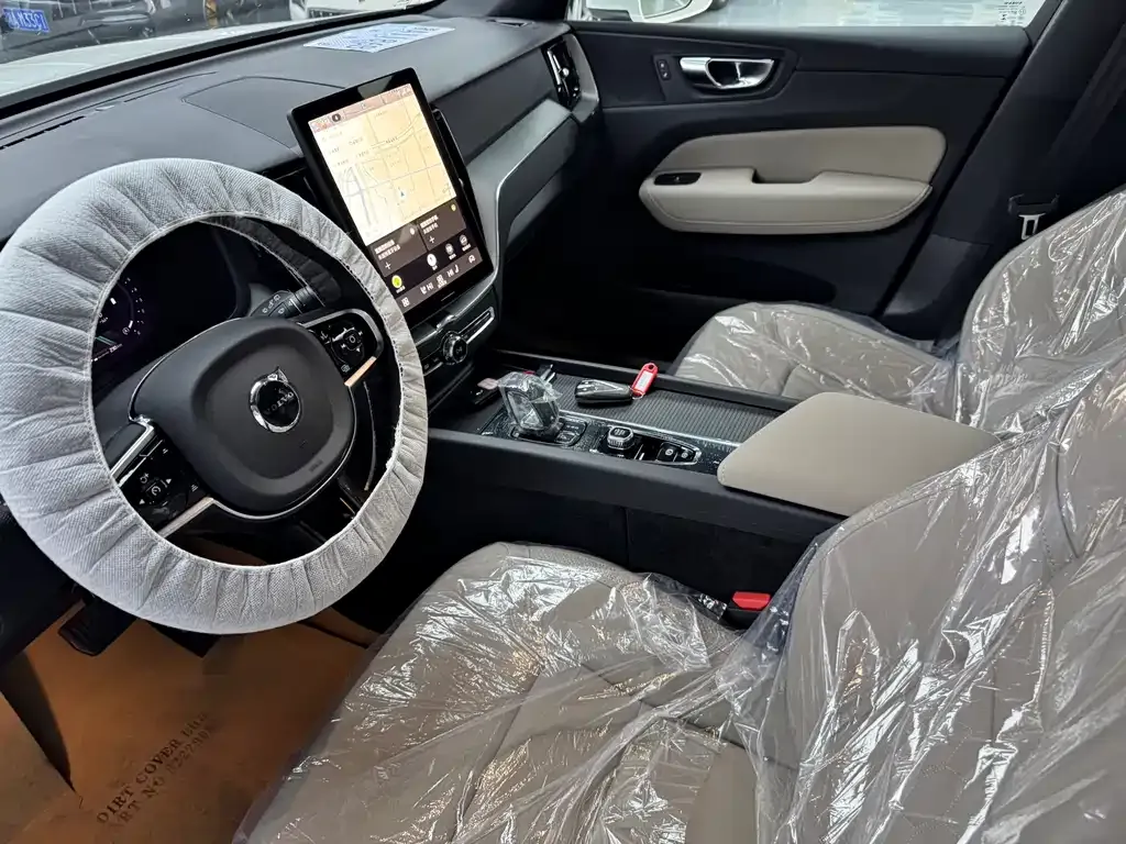 Volvo XC60 — фото 2