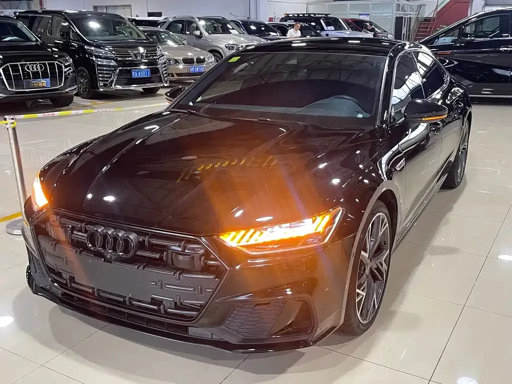 Audi A7L — фото 1