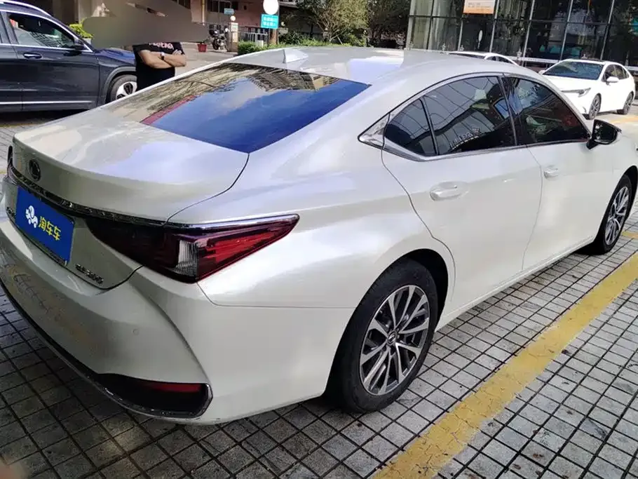 Lexus ES — фото 9