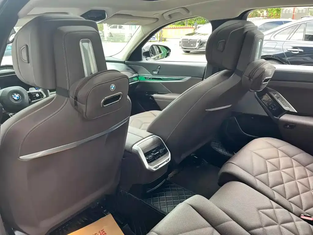 BMW 7 Series 2024 из CN, фото 2