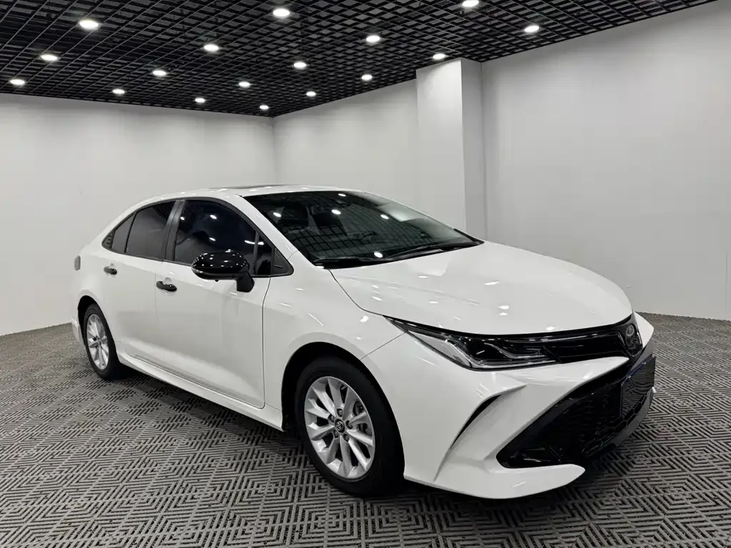 Toyota Corolla — фото 1