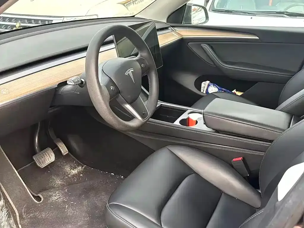Tesla Model Y — фото 3