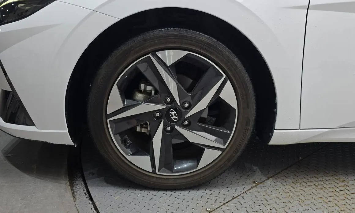 Hyundai AVANTE 2023 из KR, фото 2