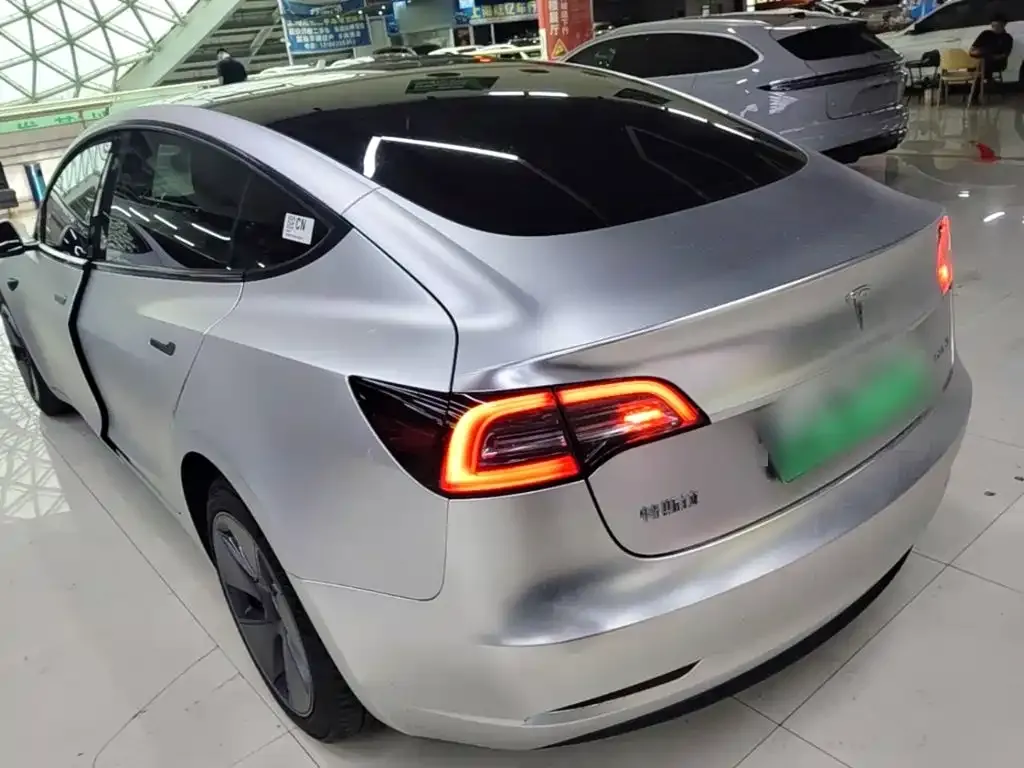 Tesla Model 3 — фото 3