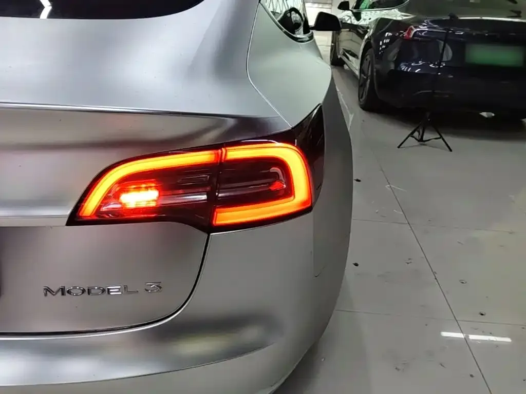 Tesla Model 3 — фото 2