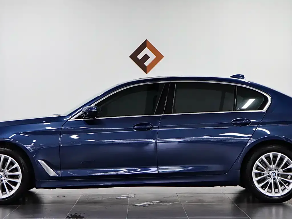 BMW 5 Series — фото 7