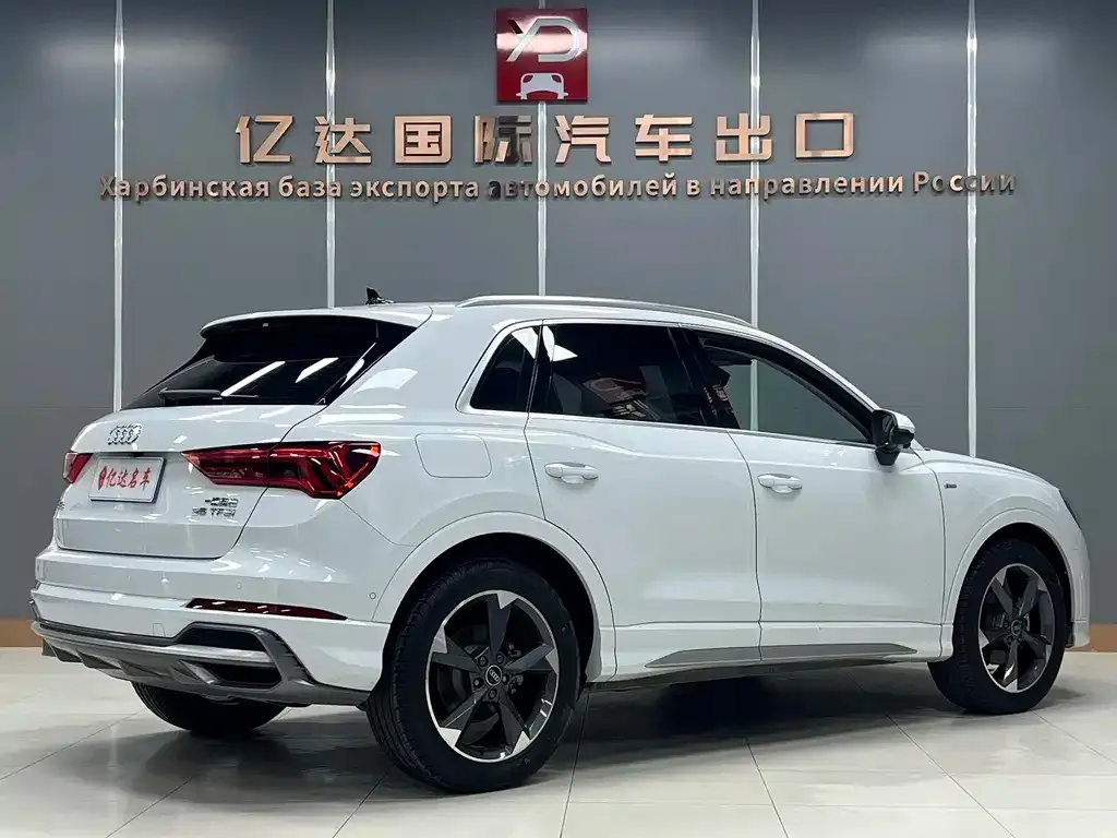 Audi Q3 — фото 10