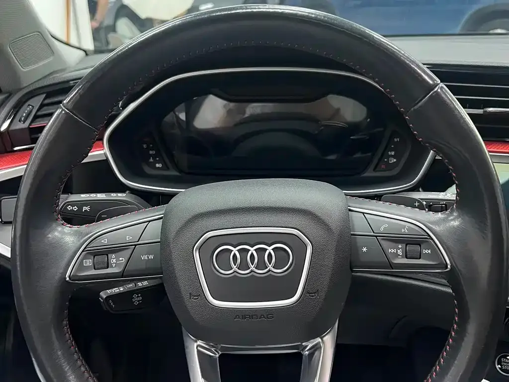 Audi Q3 — фото 8