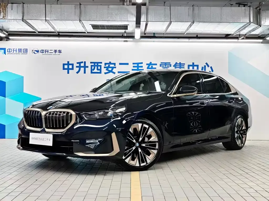 BMW 5 Series — фото 1
