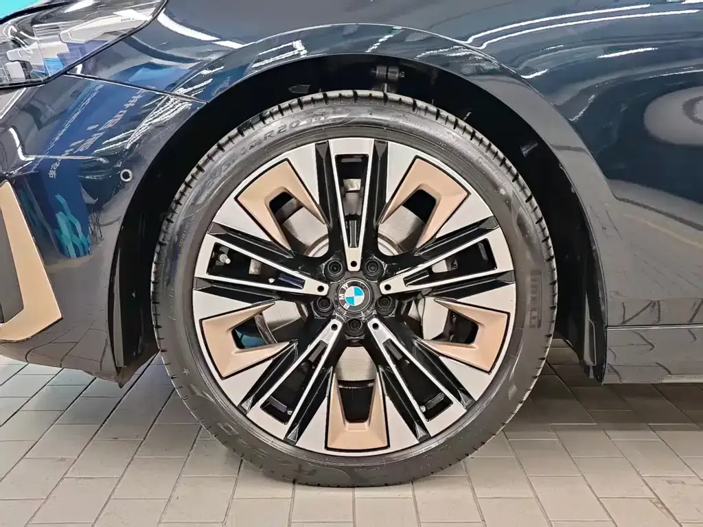 BMW 5 Series — фото 4