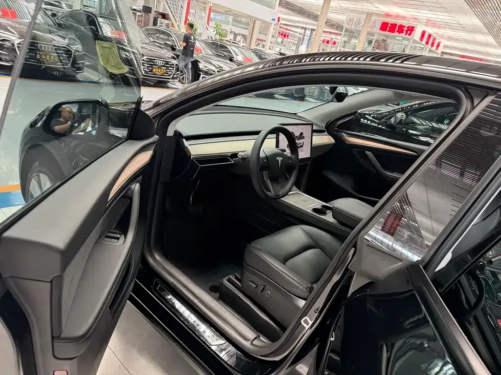 Tesla Model Y — фото 7