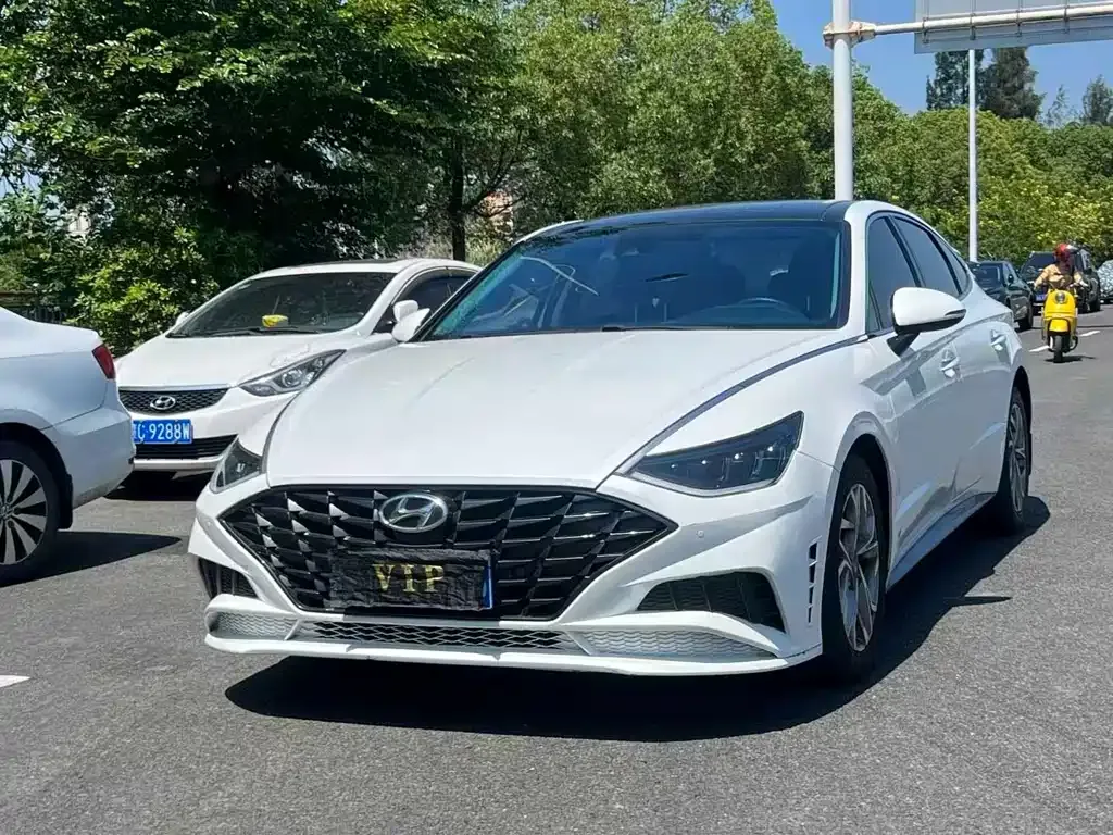 Hyundai Sonata — фото 1