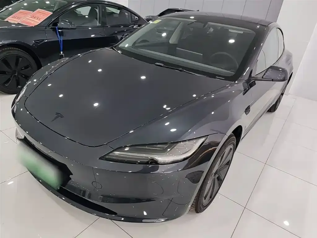 Tesla Model 3 — фото 1