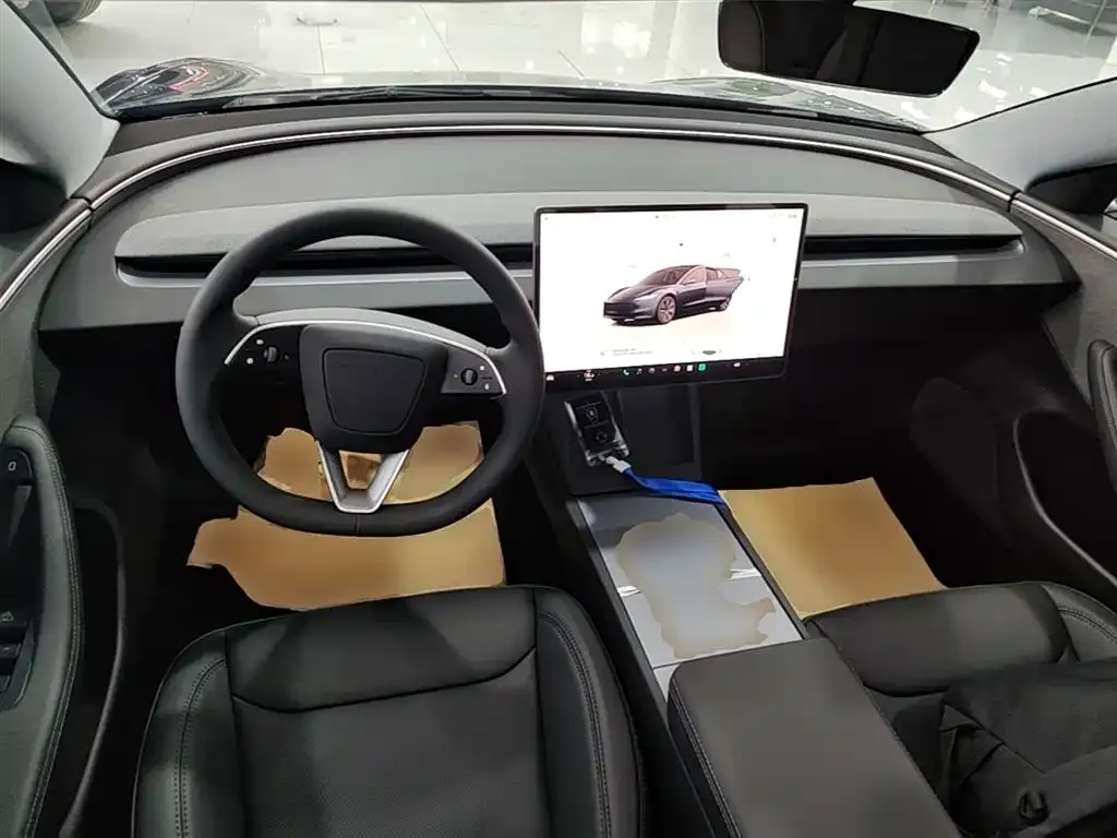 Tesla Model 3 — фото 4