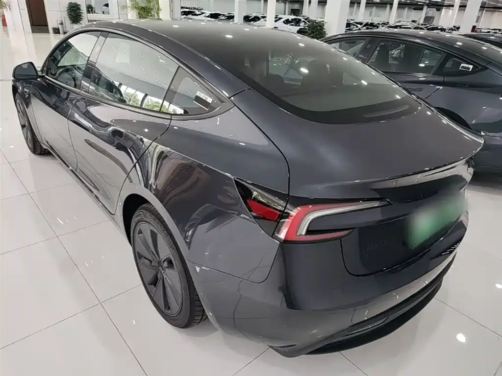 Tesla Model 3 — фото 7