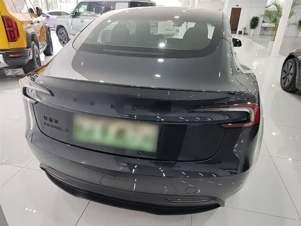 Tesla Model 3 — фото 6